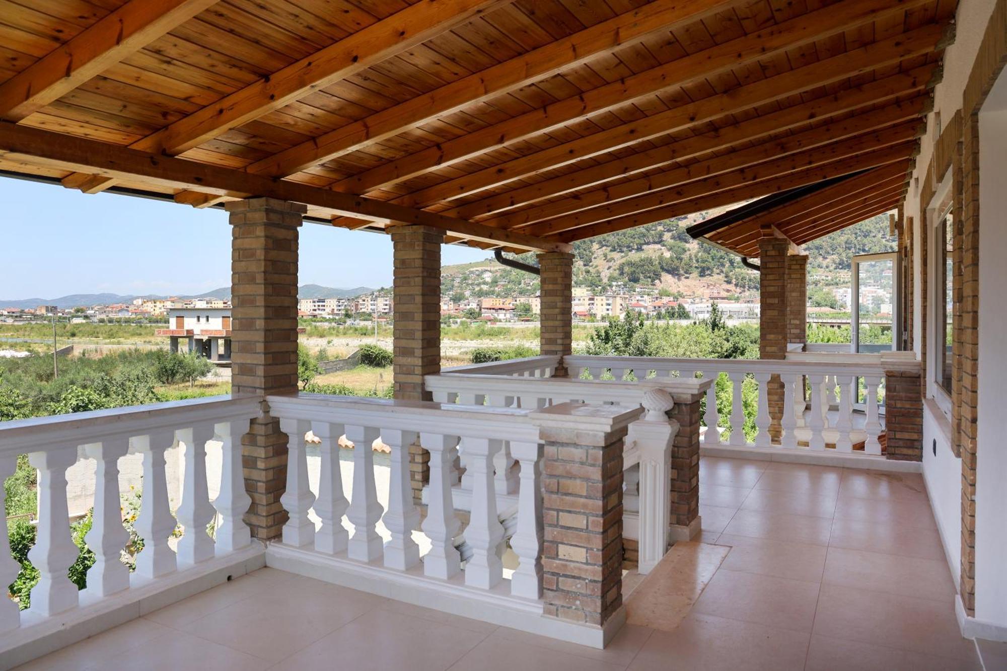 Villa Lejzo - Swimming Pool Berat Exterior photo