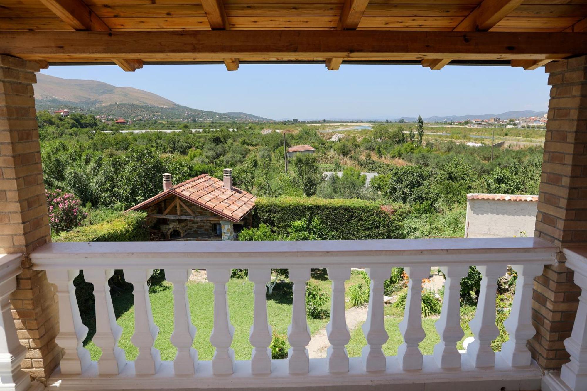 Villa Lejzo - Swimming Pool Berat Exterior photo
